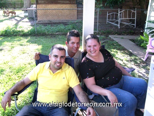 Festejando la Independencia en Houston, Tx. Fernando Carrillo, Betty Mtz y Jorge Mtz.