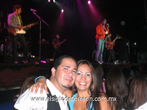 Hola aqui en House of Blues de Orlando Florida concierto de Reik el caelas y mi novia Gloria de ecuador.