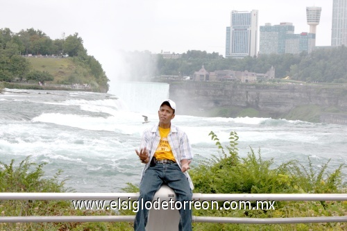 Juan F. Aranda en las cataratas del Niágara. Septiembre 2009.