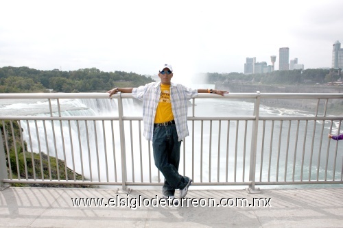 Juan F. Aranda en las cataratas del Niágara. Septiembre 2009.