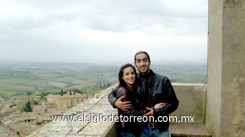 Agustin San Roman ( de Querétaro ) y Daniela Cardia Sifuentes (de Torreón) en San Gimignano, Italia.