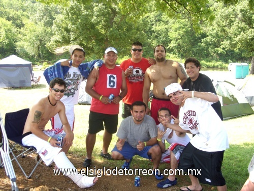 Jose Luis Hernandez un día de campo en las cascadas de Oklahoma en este verano.