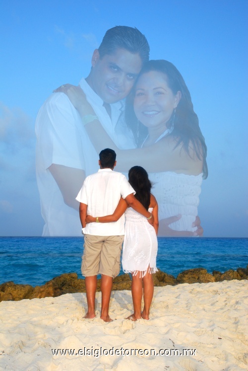 Jose Luis Torres y Adriana M. Chavez Verano de 2009 en Cancun, Celebrando 10 años de Matrimonio