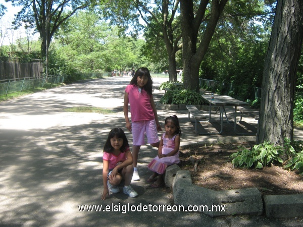 De paseo en el zoológico de Madison Wisconsin agosto de 2009m  Niñas Ortiz Hernández.