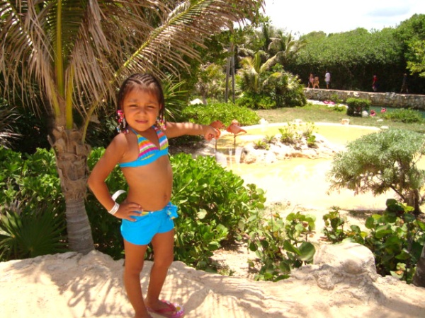 Evelin Noeia en el bello Xcaret en Cancun Verano 09