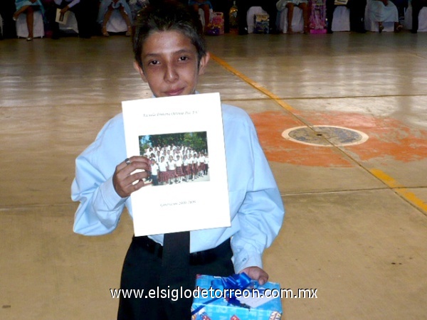 Jesus Saucedo Ledesma  a su salida de la escuela