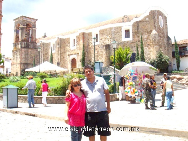 Juan Machuca, Juan Sergio Machuca Toscano y Luz Patricia Hermosillo de Machuca en Tapalpa, Jalisco, en Agosto de 2009