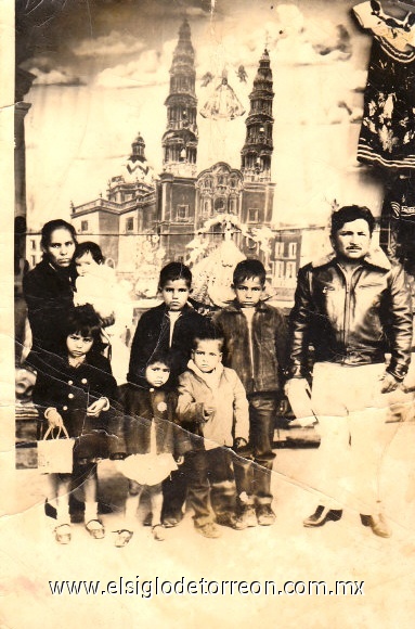 Eleazar Celestino, familia celestino Escobedo desde Gilroy California. Esta foto fue tomada en San Juan de los Lagos hace mucho tiempo.