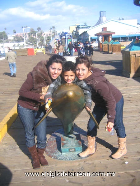 Rita Medina Martinez, visitando famila en los Ángeles, CA, dando un tour por Hollywood.