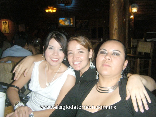 Alma Salazar, Zeyda Ibarra y Adriana