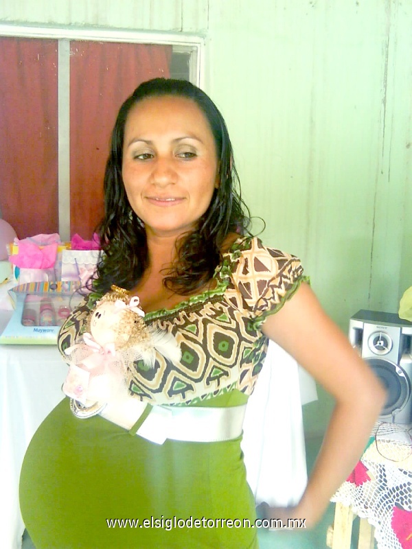 Aqui en el baby shower de la Ble.... estuvo muy divertido y estamos esperando la llegada de Salma Dominguez Mireles que sera el martes 20. Saludos a toda la Fam. Celestino de Gilroy.