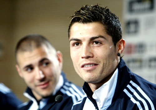 Cristiano dejó una de las imágenes de la jornada en la sala de prensa del estadio Santiago Bernabéu, bromeando con Kaká, rival en el Grupo G del Mundial, y con Iker Casillas, con quien se puede cruzar en octavos de final si España es primera de su grupo y Portugal segunda.