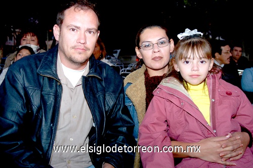 06122009 Fernando Rojas, Jéssica Esparza y Andrea Sofía Rojas.