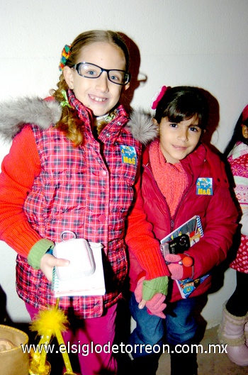 06122009 Giovana Salas y Jocelyn Fernández.