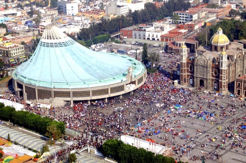 Veracruz, Tlaxcala, Puebla, Morelos, Estado de México y Guerrero, son algunas de la peregrinaciones que arriban a la capital para ver a la virgen del tepeyac.