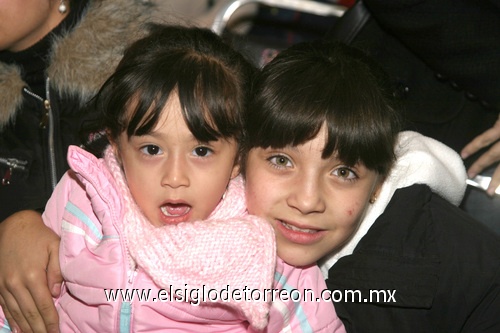 14122009 Valeria Saucedo Dávila y Luisa Hernández Dávila.