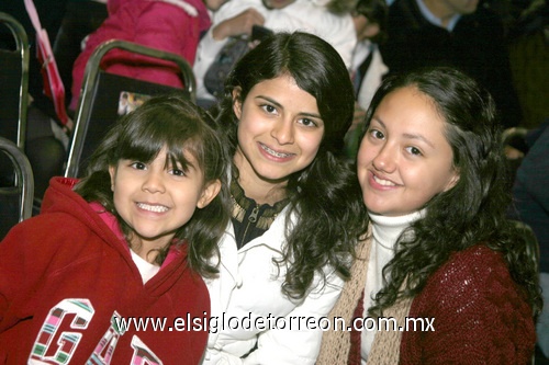 14122009 Natalia Aguilar, Daniela Handal y Andrea  Handal.