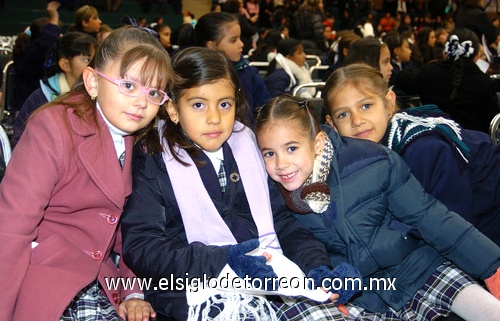 13122009 Ana Isbael, Carolina, Sofía y Mary Cris.