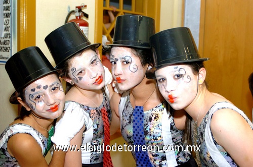 20122009 Muy lindas. Renata, Graciela, Mariel y Pía.