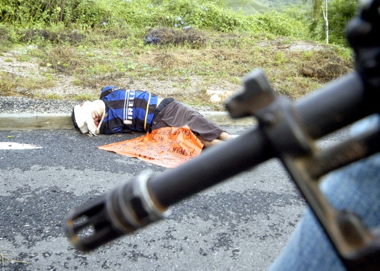 009, estuvo plagado de arteros crímenes, donde principalmente las víctimas fueron los llamados “tiradores de perico”, así como secuestradores y lo que llamaron 'ratas', tal y como se los hacían saber en las narco-cartulinas que les ponían tras ser liquidados.