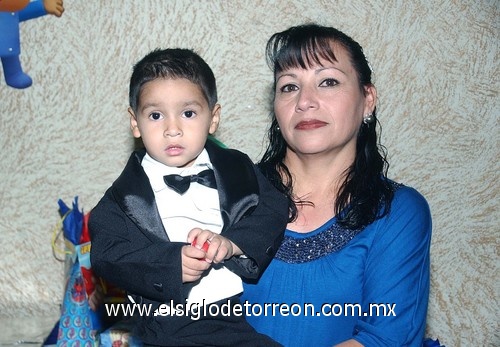 30122009 Emiliano Vizcarra Serna en compañía de su abuelita Josefina González Amador.