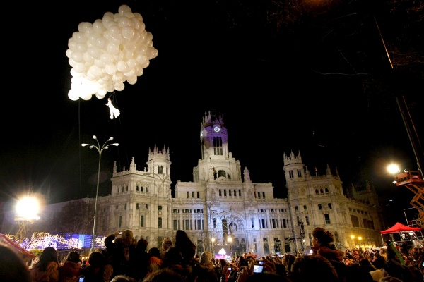 Durante el camino se repartieron golosinas y caramelos a los niños, que pudieron saludar a los exóticos personajes y a la Sagrada Familia.