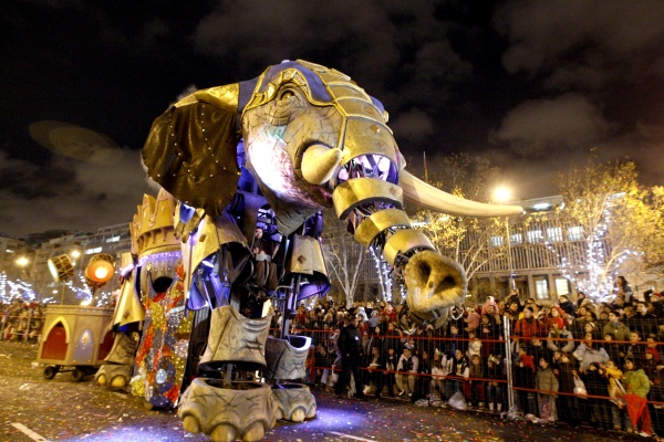 La Cabalgata de Los Tres Reyes Magos se dedicó este año a 'La vuelta al mundo en 80 días'.