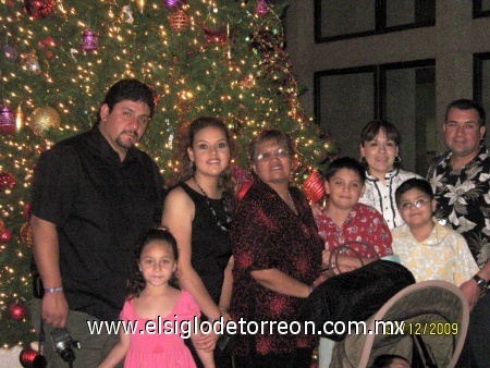 Recibiendo el año 2010 en Mazatlan, con mis familiares.