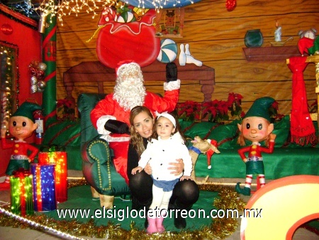 Diciembre 2009 en Parque Fundidora en Monterrey Perla Guzman tafoya con mi hija Anasofi de la Maza Guzman