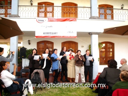 Festejando a la tía Chelo en Sn. Fco. Magu. Edo. de México Gran familía Lagunera