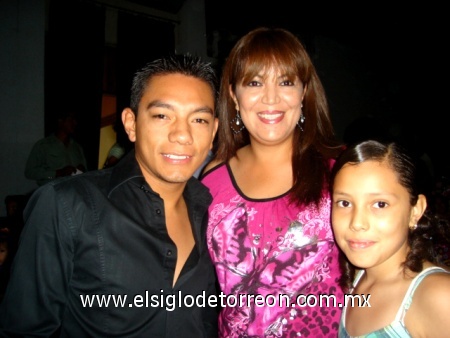 Marifer y Ruth con Cristian Mijares