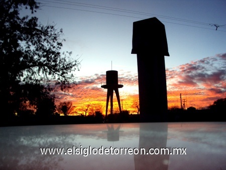 Atardecer en Vega Larga Coah. municipio de San Pedro de las Colonias Miguel Espino Huitron