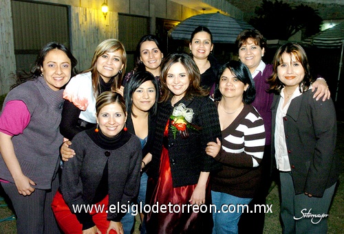 04022010 La guapa novia en compañía de: Yessika, Maye, Gaby, Ofelia, Karina, Viridiana, Sandra, Claudia y Ana.