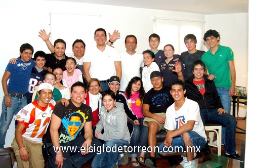 15022010 Emocionados. Rodrigo, Víctor, Laura, Víctor, Fery, Fernando, Marco, Óscar, Francisco, Sebastián, Omar, Carlos, Carlos, Abraham, Diego, Ana Cecy, Martha, Mónica, Alex, Efraín, Andre, Fernanda y Elena.