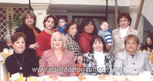 17022010 Silvia de Dávila, Diveli, Juanita de Galván, Lina de Arámbula, Alma de López, Nora de González, Paty de Nazer, Lupina y Guille Calzada de Treviño, festejaron el Día del Amor y la Amistad.