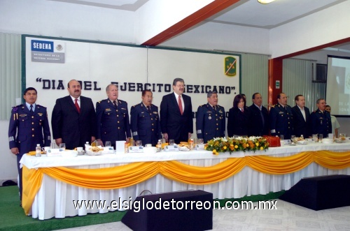 Durante la ceremonia de conmemoración de los 97 años del Ejército Mexicano, estuvieron presentes autoridades civiles y militares.