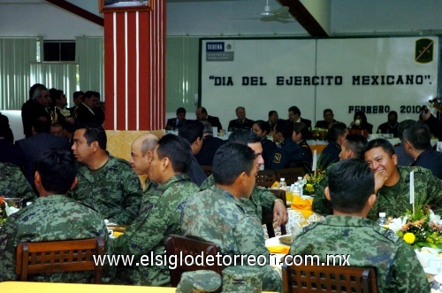 Ofrecieron un desayuno a los militares.