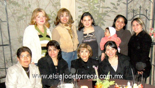 28022010 Acompañan a Ana María Valdés de Ochoa en su cumpleaños, Sra. Lily, Malú, Ana Isabel Berna Ochoa, Ana Laura Ochoa de Berna, Martha, Chayito Lozano, Malú de Buil, Rosy y Martha Ochoa.