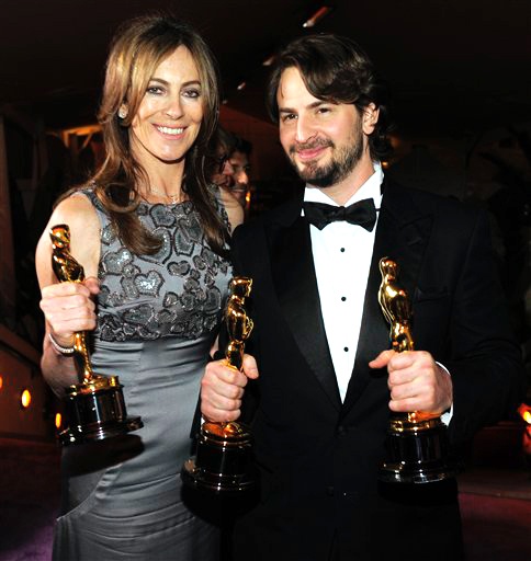 The Hurt Locker arrasó con seis Oscar, incluyendo mejor película y mejor director para Kathryn Bigelow, quien hizo historia como la primera mujer en llevarse este reconocimiento.