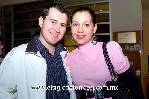 17032010 Adrián Gómez y Mariana Anaya.