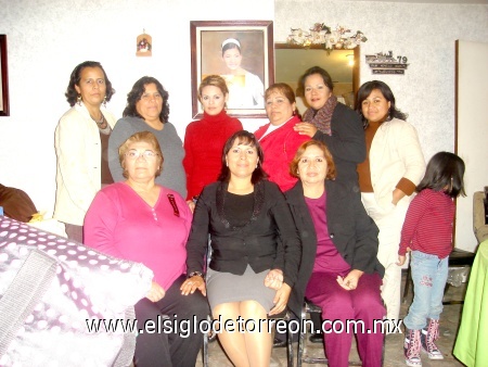 Flor Morales con su Unidad de Mary Kay en reunión. Enviada por Víctor Manuel Salas García.