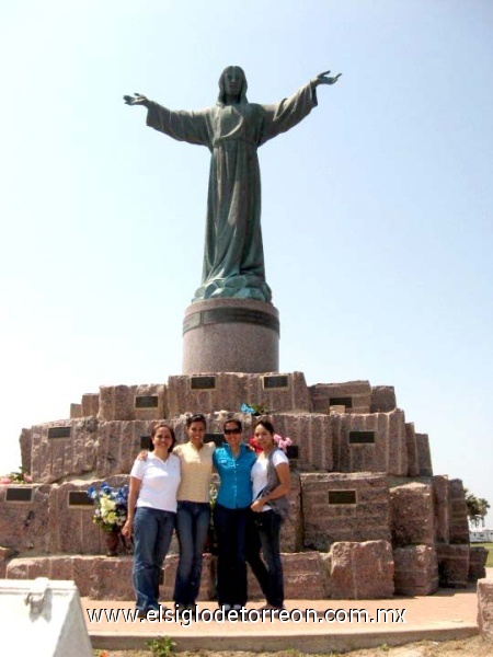 En la Isla del Padre Tx. Abril 4, 2010 Carmen Saldaña, Tere Rubio, Yuriko Castro y Harumi Arroyo. Enviada por Carmen Saldaña.