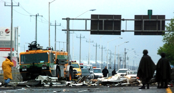 El aparato, se estrelló sobre el bulevar que comunica la carretera Miguel Alemán con el aeropuerto.