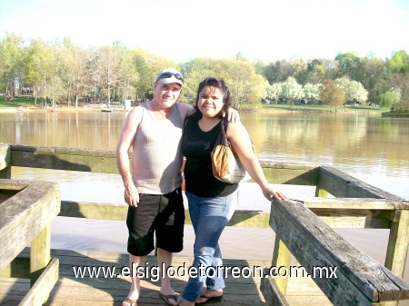 Mis papás en una 2da luna de miel en North Carolina USA. Enviada por  Samy Valenzuela.