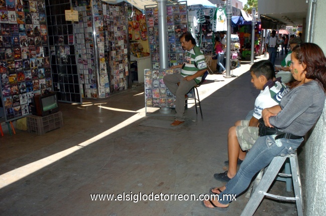 El lugar y las incomodidades no importaron para ver la final de Santos ante Toluca.