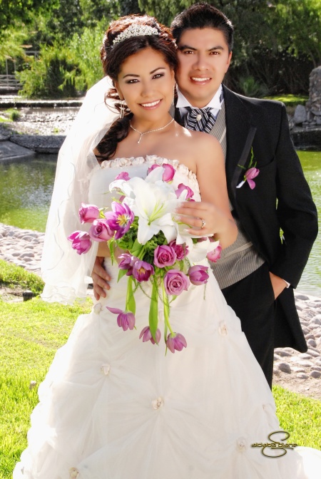 L.S.C. Cynthia Marcela Guerrero Reza, unió su vida en sagrado matrimonio con el I.S.C. Vladimir Catana Salazar el primero de mayo de 2010 en la parroquia de La Sagrada Familia. Presentes estuvieron sus padres: Sres. C.P. Mario Guerrero Villalobos y Esperanza Reza de Guerrero; Profr. Celerino Juan Catana González y Ángela Salazar de Catana.

 Aldaba & Diane Fotografía