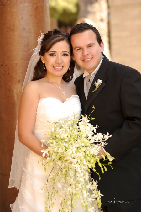 Srita. Sofía del Carmen Soto Valdés y Sr. Ricardo Alberto Marín Metlich, unieron sus vidas en sagrado matrimonio en la parroquia de San Pedro Apóstol el sábado 24 de abril de 2010. Ellos son hijos de los Sres. Magistrado Alfonso Soto Martínez y María del Carmen Valdés de Soto; Raúl Marín de la Rosa y Rebeca Metlich de Marín.

 Maqueda Fotografía