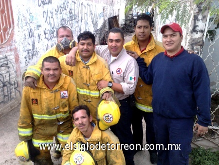 Bomberos de Gómez Palacio, Dgo. Fotografía enviada por Luis Arguijo.