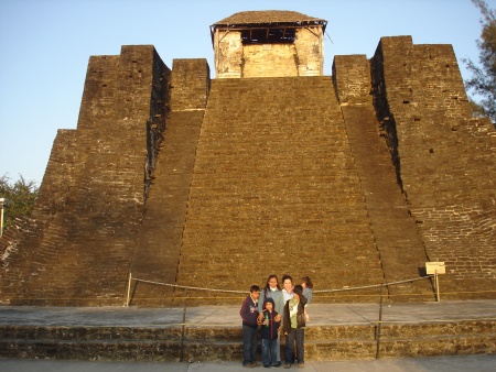 Mis hijos en castillo de Teayo Veracruz. Fotografía enviada por Mario Alberto Lugo Trejo.