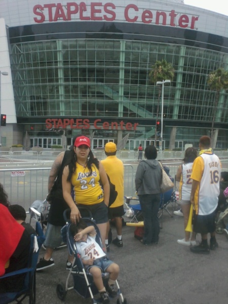 Lorena Cortes y Diego Nevarez en el festejo del campeonato de los Lakers en Los Angles California. Fotografía enviada por Ruth Aidee Cortes.